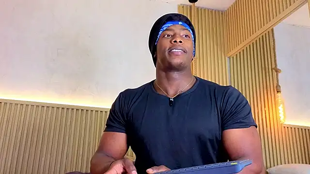 Snapshot of maxmuscle10 chatting on June 14, 5:41 am maxmuscle10 online show from June 14, 5:41 am