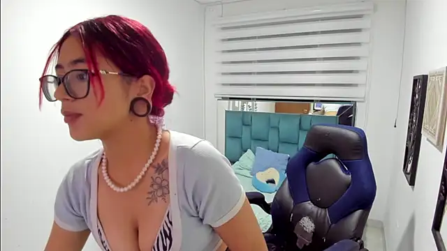 Sara Red X online show from April 8, 3:19 am