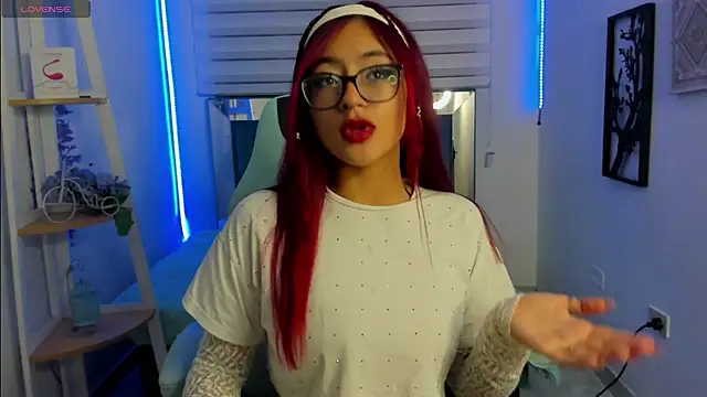 Sara Red X online show from June 17, 3:28 am
