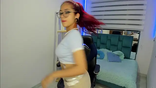 Sara Red X online show from April 3, 3:13 am