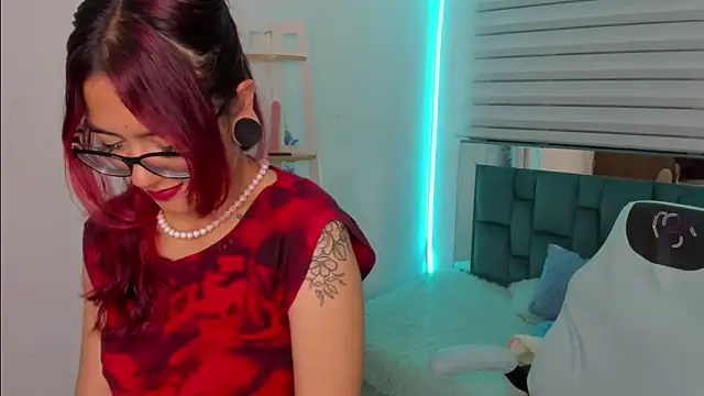 Sara Red X online show from May 21, 3:26 am