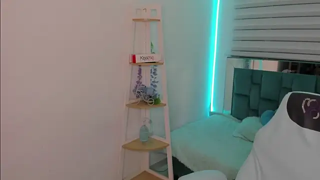 Sara Red X online show from May 28, 3:14 am