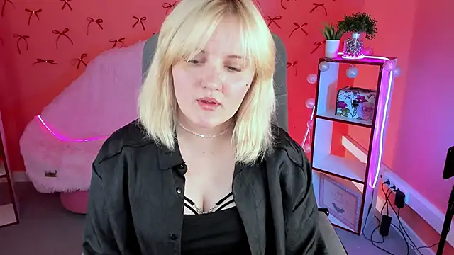 KathyBriggs online show from March 26, 9:40 am