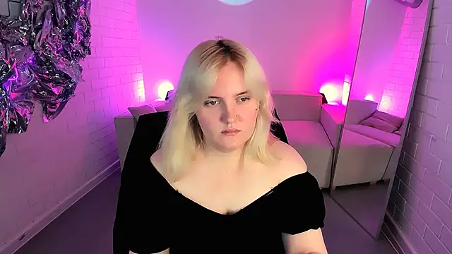 Snapshot of KathyBriggs chatting on June 18, 5:06 am KathyBriggs online show from June 18, 5:06 am