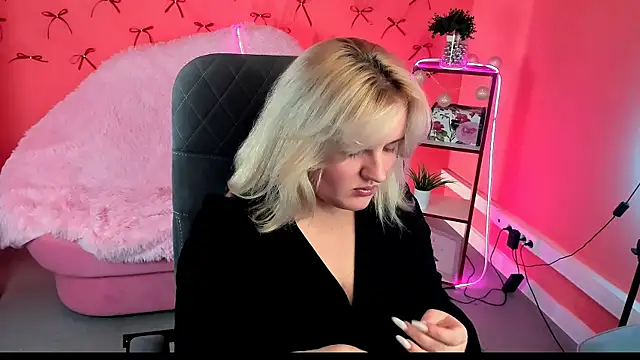 Snapshot of KathyBriggs chatting on June 26, 5:24 am KathyBriggs online show from June 26, 5:24 am