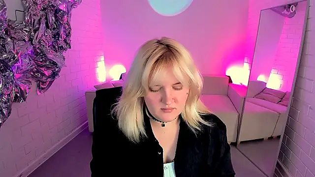 Snapshot of KathyBriggs chatting on June 17, 5:07 am KathyBriggs online show from June 17, 5:07 am