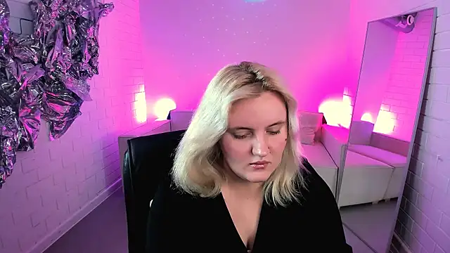 Snapshot of KathyBriggs chatting on June 25, 5:12 am KathyBriggs online show from June 25, 5:12 am