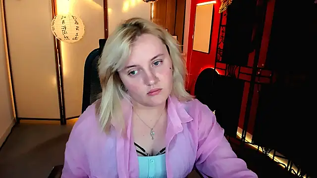 Snapshot of KathyBriggs chatting on June 19, 5:13 am KathyBriggs online show from June 19, 5:13 am