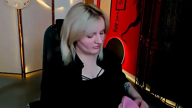 KathyBriggs online show from April 28, 5:23 am