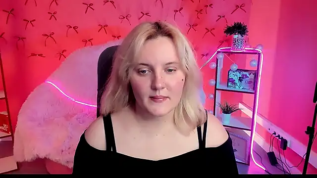 Snapshot of KathyBriggs chatting on June 30, 5:18 am KathyBriggs online show from June 30, 5:18 am