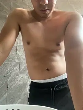 Snapshot of Papi-Hot- chatting on March 25, 8:30 pm Papi-Hot- online show from March 25, 8:30 pm