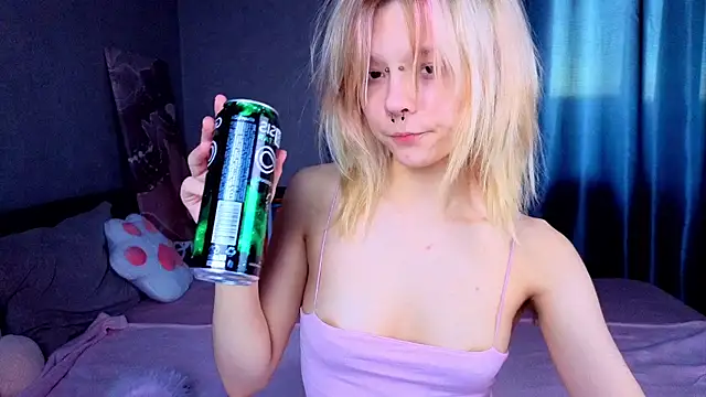 PerryKitty online show from June 4, 4:22 pm