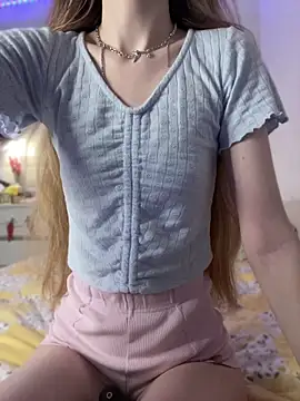 AvaTayloor online show from April 12, 1:25 pm