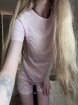 AvaTayloor online show from April 2, 4:30 am