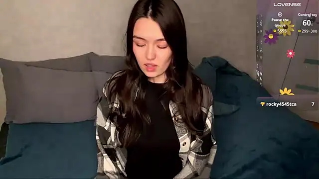 lilysolar online show from April 6, 4:52 pm