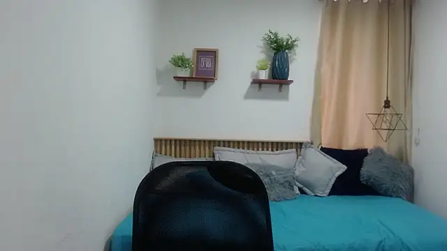 Violet 2003 online show from May 4, 1:58 pm