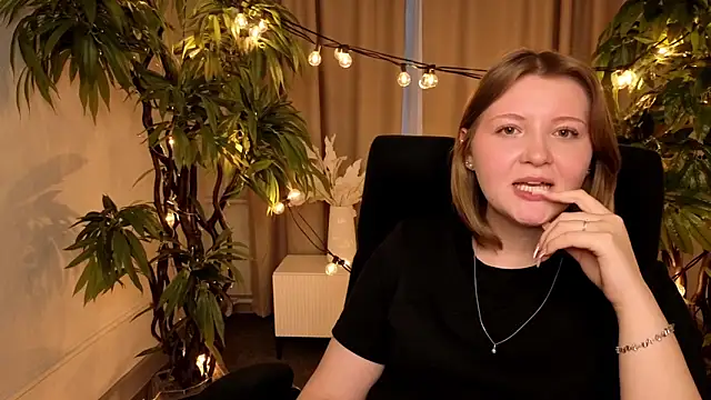 Snapshot of PettyRogers chatting on April 3, 3:18 pm PettyRogers online show from April 3, 3:18 pm