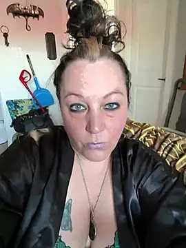 Queenemerald online show from March 28, 7:04 pm