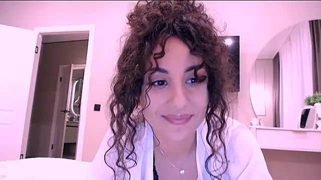curly jade  online show from April 15, 5:17 pm