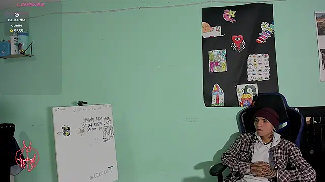 TYLERhHOT2005 online show from May 7, 7:28 pm