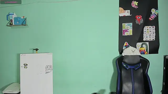 TYLERhHOT2005 online show from April 18, 3:20 am