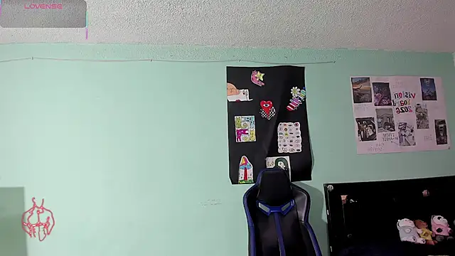 TYLERhHOT2005 online show from April 28, 11:09 pm