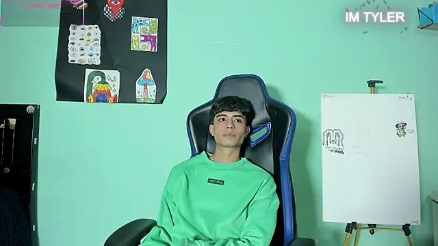 TYLERhHOT2005 online show from April 12, 4:16 am