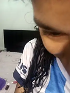 Yi Uzi online show from April 2, 11:44 pm