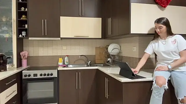 ARTOFCHARM online show from March 26, 4:05 pm