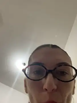 kimberlysnow11 online show from May 12, 5:15 am