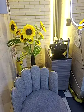 mistresslu online show from April 6, 4:30 am