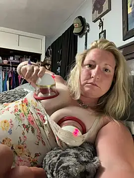 Snapshot of sweetkacibaby chatting on July 2, 3:23 am sweetkacibaby online show from July 2, 3:23 am