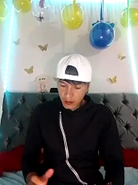 Snapshot of ANDRES_URRIETA chatting on April 6, 10:27 am ANDRES URRIETA online show from April 6, 10:27 am