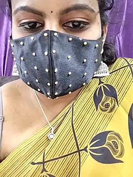 Snapshot of honeyflowerr chatting on March 26, 8:45 am honeyflowerr online show from March 26, 8:45 am