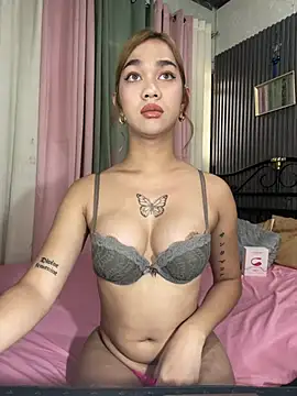 Snapshot of xElisParadisex chatting on June 5, 3:33 am xElisParadisex online show from June 5, 3:33 am