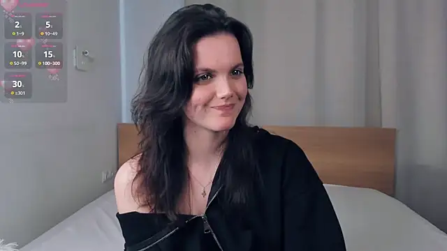 JuliannPaysour online show from April 5, 8:10 am