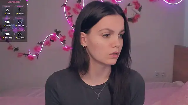 JuliannPaysour online show from May 14, 7:38 am