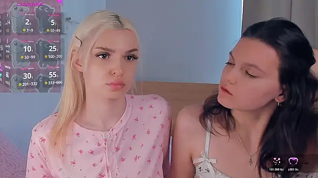 JuliannPaysour online show from April 14, 7:57 am
