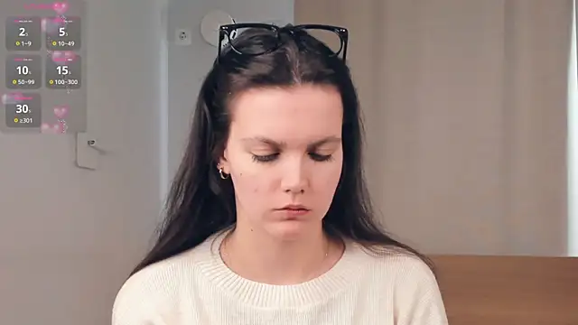 JuliannPaysour online show from March 31, 7:32 am
