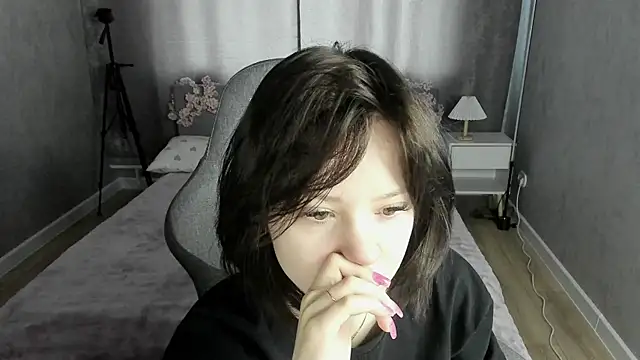 Loly Cuttie online show from May 18, 1:28 am