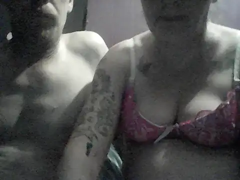 Snapshot of DoubleTroubleXO chatting on March 26, 10:24 am DoubleTroubleXO online show from March 26, 10:24 am