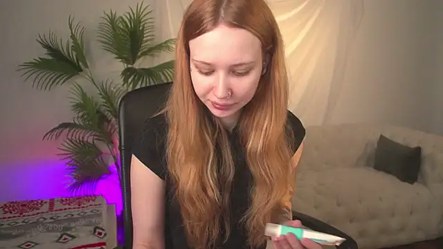 zoeforrd online show from May 7, 5:01 am