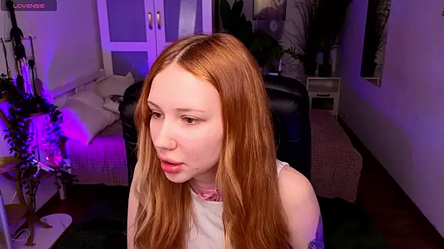 zoeforrd online show from March 28, 5:41 am