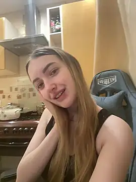 KariLindsey online show from April 18, 8:20 pm