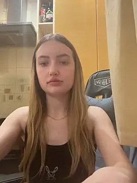 KariLindsey online show from April 18, 7:07 pm