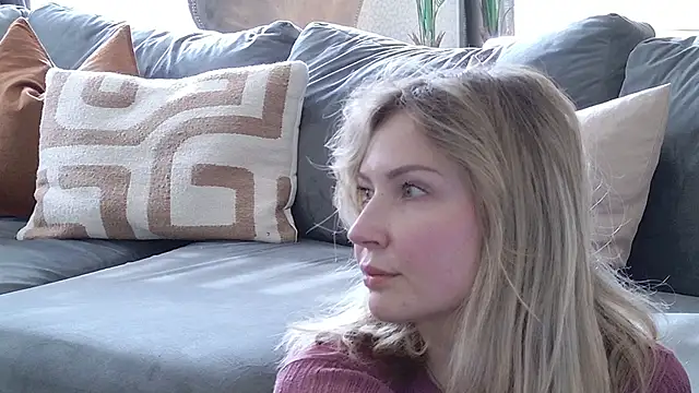 WhereisAlice online show from April 2, 3:51 pm