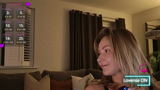 WhereisAlice online show from March 28, 1:50 am