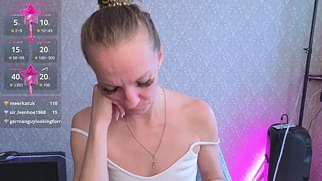 jesica mooonn online show from March 31, 7:54 am