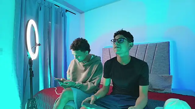 carlos and santy online show from April 11, 12:18 am