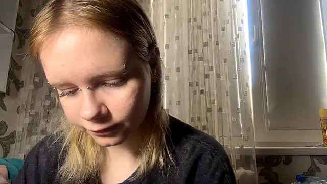 KrystenHoye online show from March 27, 8:26 am